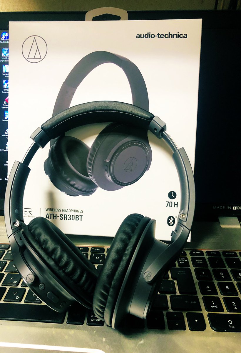 JUN_On_Bass's tweet photo. My New Gear
オーディオテクニカのBluetoothヘッドホン！ケーブルが無いというだけでこれほど取り回しが違うとは…！これはとても良いものだ！今のところ音にもそれほど不満無し。
次はノイズキャンセル機能付きのミドルクラスも視野に入れねば…。
#MyNewGear #MNG #AudioTechnica #ATHSR30BT https://t.co/MatNetl4os