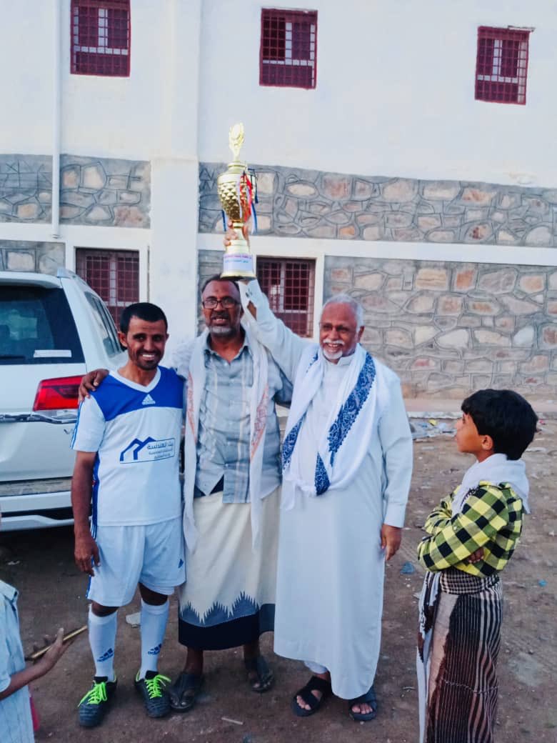 AlN1981's tweet photo. *فريق النجوم عميد فرق خورة يتوج بطلا لكاس وثيقة “العهد والشرف”* 

وكالة أنباء الجنوب العربي -سمـــــــــــــــــــــا​
#سما_نيوز #Sma_News
https://t.co/Y5boaoVYdY https://t.co/YqBw3d3dTg