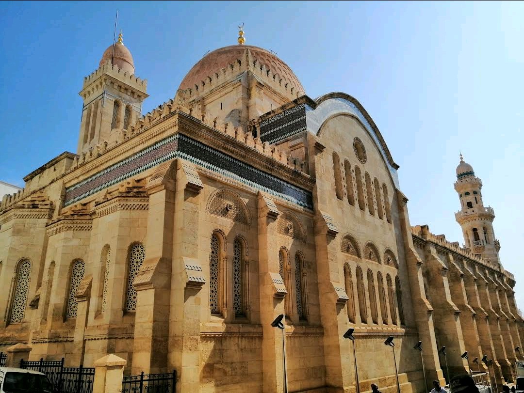 AbdeKhidri's tweet photo. جامع كتشاوة العريق من اشهر المساجد في الجزائر العاصمة الذي تم بنائه سنة 1794م...
حوله الدوق روفيغو الى كنيسة في عهد الاحتلال الفرنسي،ثم رجع كما كان مسجد بستقلال #الجزائر
#Algerie https://t.co/xLr4qVtVqq