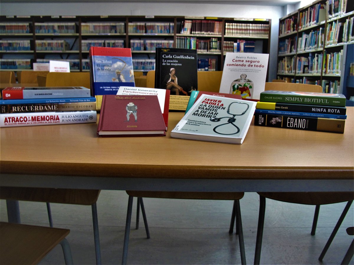 BiblioMalaga's tweet photo. #Bibliomalaga te presentamos los #MiércolesDeNovedadesVeraniegas. Puedes llevarte #8Libros por 30 días y #4audiovisuales por 15 días. Nuestro horario es de 09:00h a 14:00h de lunes a viernes y no necesitas pedir cita
#BibliotecaMalaga #Novedades #Verano2020 https://t.co/MmnmANxEPl