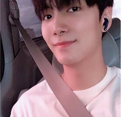 JURo__JR's tweet photo. 아무리봐두 맞는고같아....깨알 R보이는거같아
크리스마스 서폿들간 에어팟 크크크기여우엉 https://t.co/yxZwWShUQh