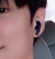 JURo__JR's tweet photo. 아무리봐두 맞는고같아....깨알 R보이는거같아
크리스마스 서폿들간 에어팟 크크크기여우엉 https://t.co/yxZwWShUQh