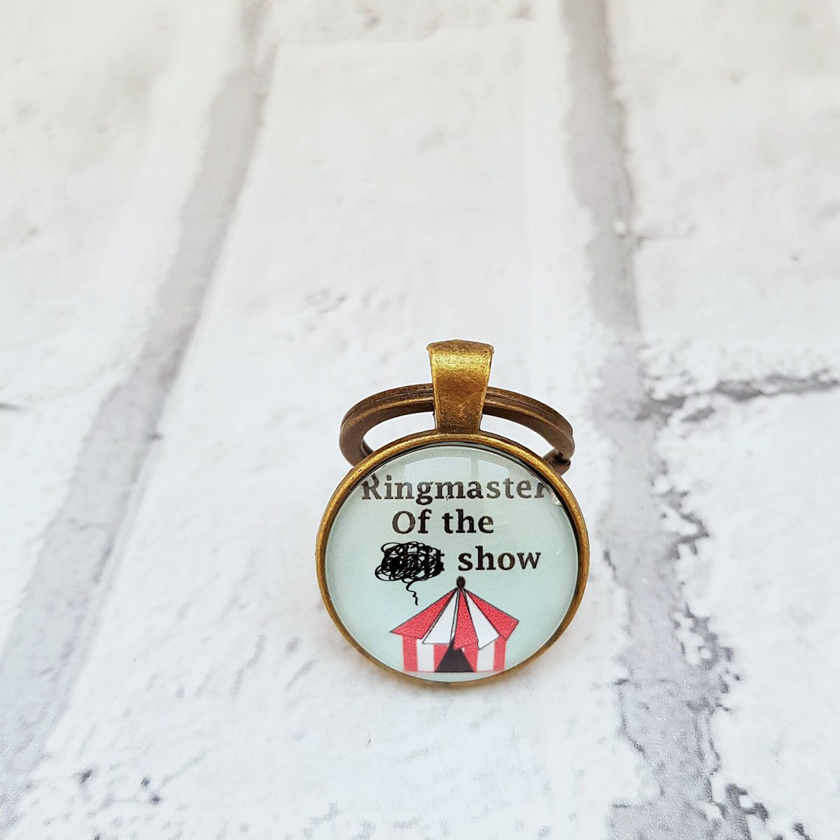 martisanne's tweet image. Ringmaster of the shitshow key chain, new mom gift, funny key chain, adult humor gift, rude keychain, joke, novelty key fob , mature,  Q2 tuppu.net/568634de #TMTinsta #EtsyTeamUnity #FunnyKeyChain