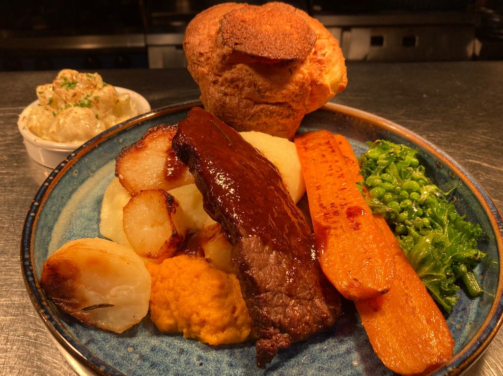 TheSaltyDog1's tweet photo. A day for Roast Beef with all the trimmings!
#loveANDfood #tasteAND https://t.co/K4grA0L80e