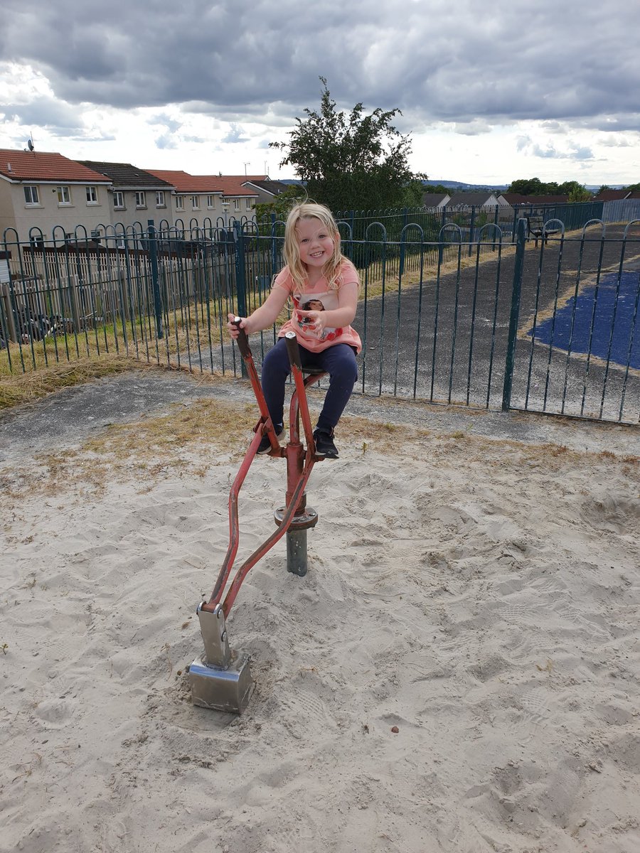 MichaelaAurora's tweet photo. @KirkshawsPS miles conplete for the week. Had a slower pace this week and did a little each day to give little legs (and big legs lol) a rest 🙂 https://t.co/gB3fhecRKq
