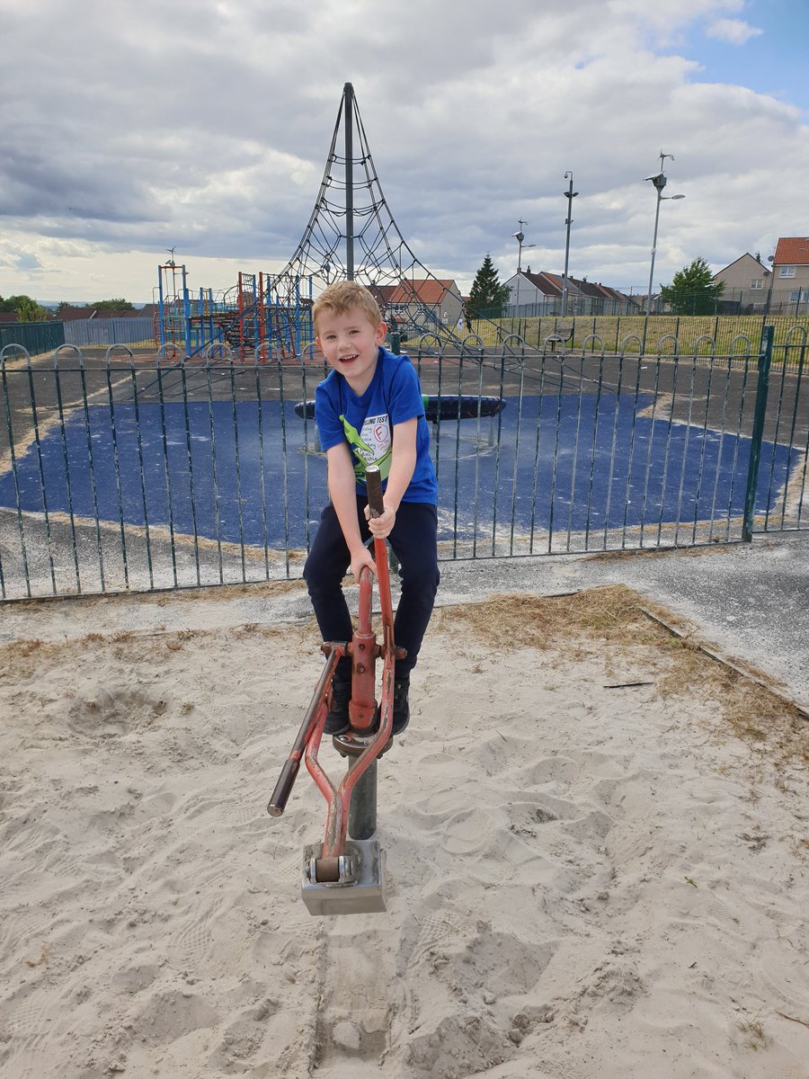 MichaelaAurora's tweet photo. @KirkshawsPS miles conplete for the week. Had a slower pace this week and did a little each day to give little legs (and big legs lol) a rest 🙂 https://t.co/gB3fhecRKq