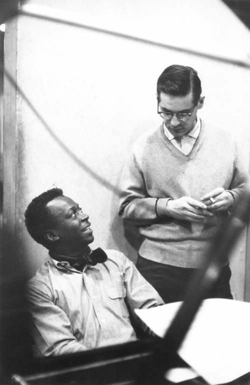 brunojp200's tweet photo. Paul Chambers, Miles Davis &amp; Bill Evans during the making of “Kind of Blue” #jazz #music #milesdavis #billevans https://t.co/2w8e8RN92I
