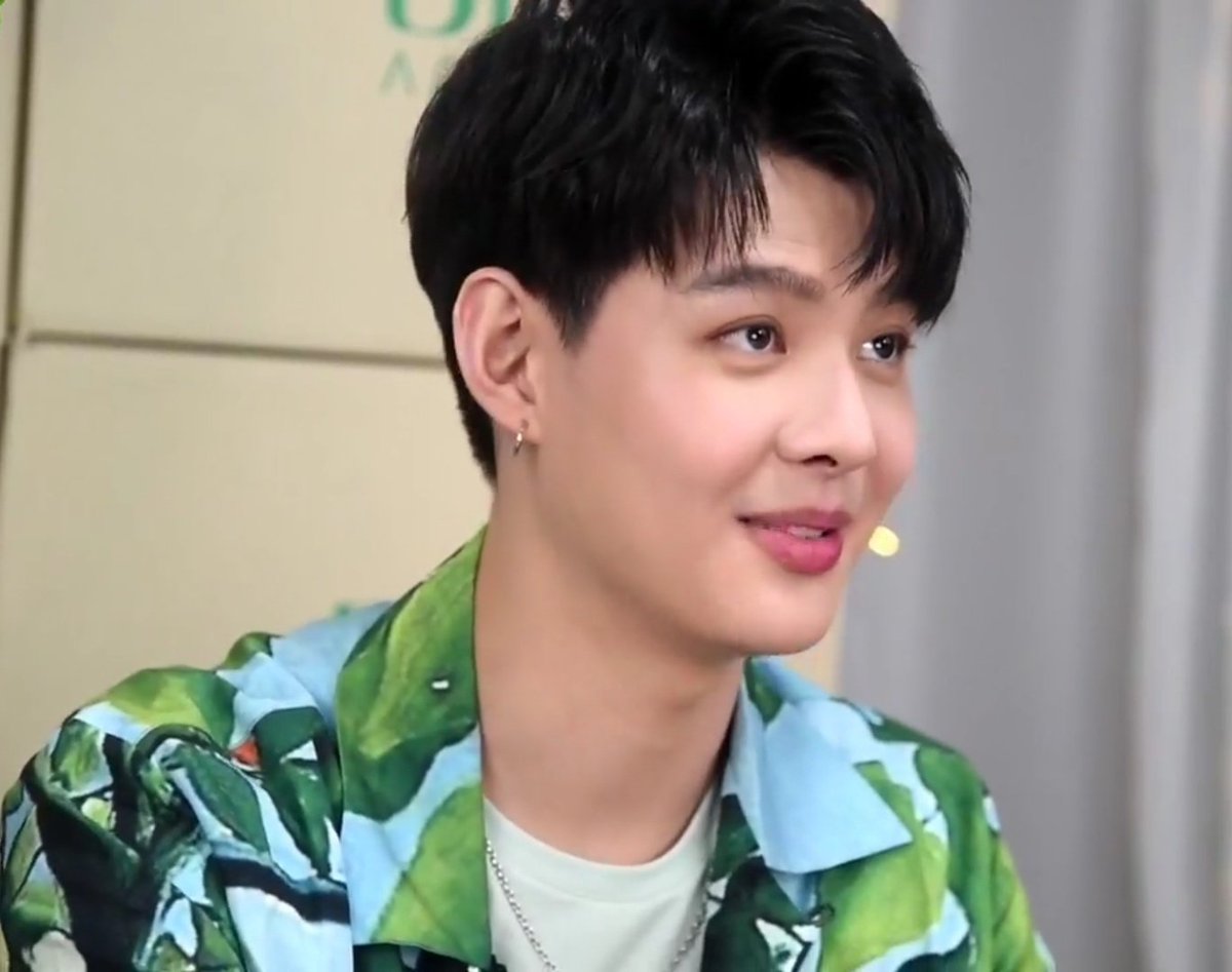 Supshaygunatppe's tweet photo. #Saint_sup
+Faithful- loves doing merit & praying
+Down to earth- grounded feet
+Professional- always being praised for it
+Loving-to his fam, friends & #MingEr
+Businessminded- CEO of #sansook and more to come
+Talented-sings,dances,raps,acts
& more! ✋
Any parents would ❤️ him. https://t.co/fySMFX0pJd