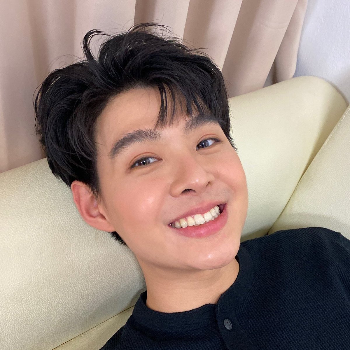 Supshaygunatppe's tweet photo. #Saint_sup
+Faithful- loves doing merit & praying
+Down to earth- grounded feet
+Professional- always being praised for it
+Loving-to his fam, friends & #MingEr
+Businessminded- CEO of #sansook and more to come
+Talented-sings,dances,raps,acts
& more! ✋
Any parents would ❤️ him. https://t.co/fySMFX0pJd