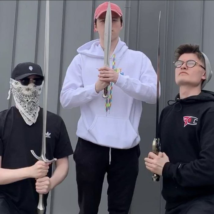 stndstill's tweet photo. i also stan these mf’s too, memeulous, imallexx, willne and james marriott https://t.co/ZvA580ZLfO