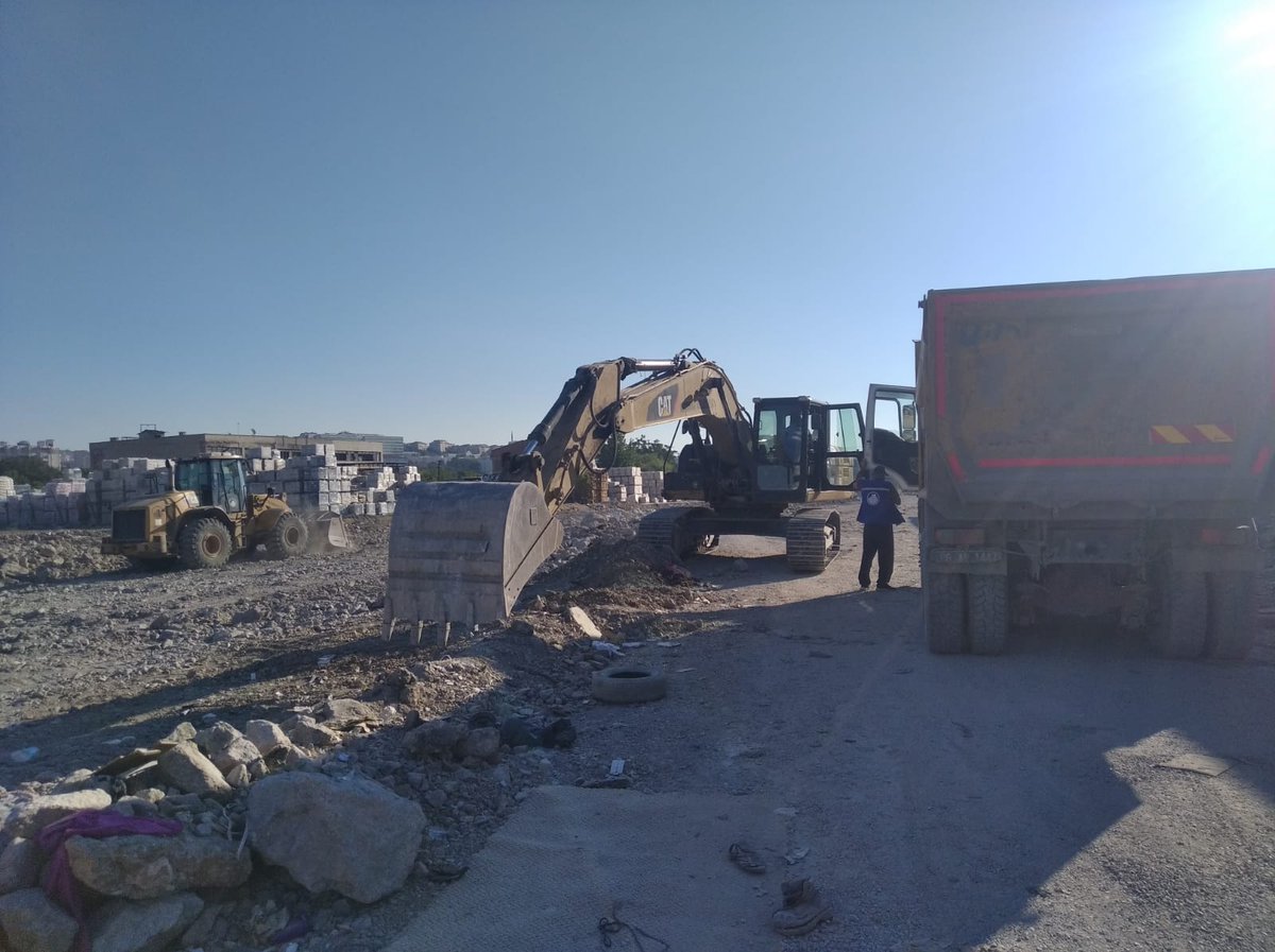 asimbalci's tweet photo. YENİ YATIRIMLARA 
YOL AÇIYORUZ👷‍♂️

📍Ulubey / 886. SOKAK
📍Zübeyde Hanım / 607.CADDE
📍Feridun Çelik / 1718. SOKAK

#AltındağÇalışıyor❤ https://t.co/zmGADE6TJT