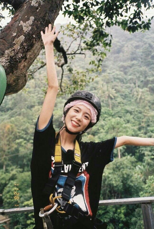 She deserves so much more💚 #JISOO 
#YG_TreatJisooBetter <a href="/ygent_official/">YG FAMILY</a> @yg_stage @THEBLACKLABEL_ <a href="/YGJAPANofficial/">YG JAPAN OFFICIAL</a> <a href="/ygentusa/">YG Entertainment USA</a> <a href="/ygofficialblink/">BLACKPINK GLOBAL BLINK</a> <a href="/BLACKPINK/">BLACKPINKOFFICIAL</a>