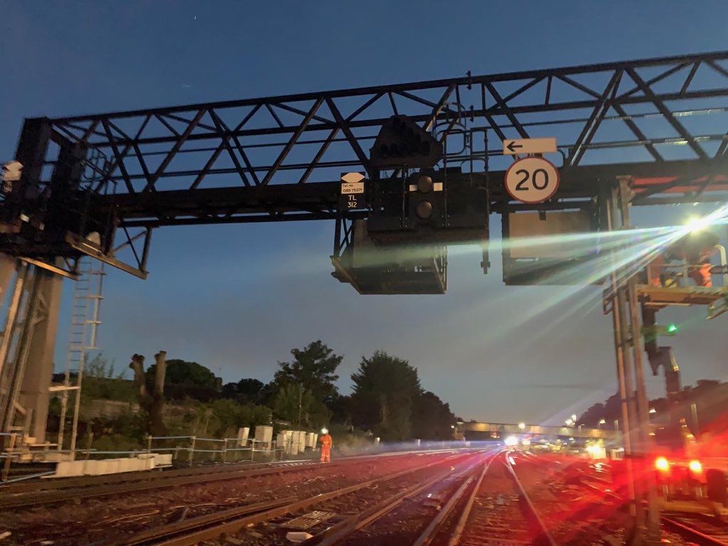 NetworkRailSE's tweet photo. Work continued through the night on the #HitherGreen resignalling project. Here’s a couple of nice shots of some of the signal gantries being replaced and refitted by the civil engineering teams ready for operation on 3 August. @Se_Railway https://t.co/RBZ5rZPABt