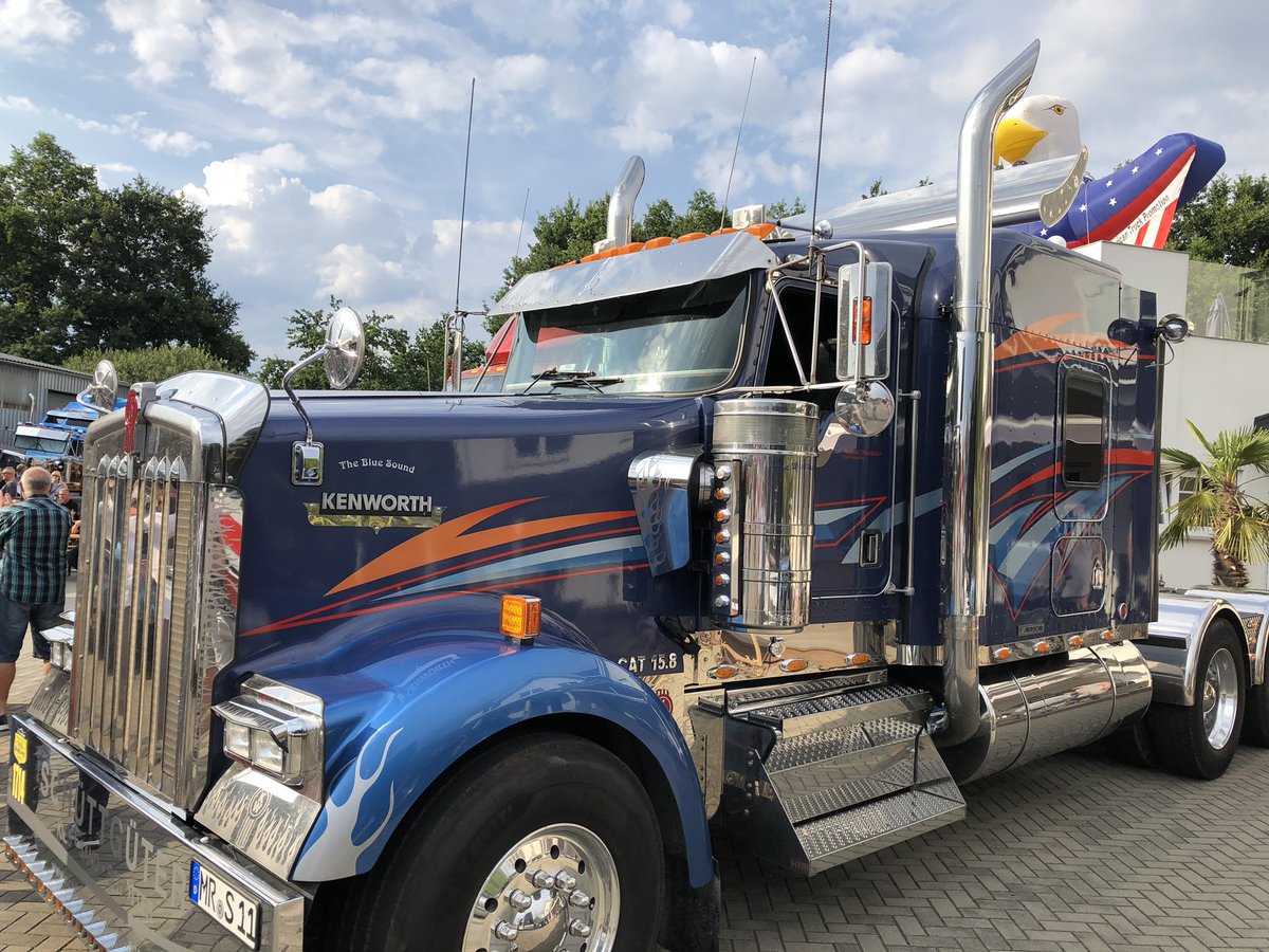 Auch das ist Lausitz #dmax King of Trucks aus Kolkwitz bei Cottbus. Aus US Trucks macht die Firma American Truck Promotion erfolgreich spektakuläre Unikate.