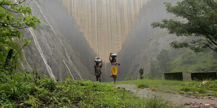 indiainmedan's tweet photo. #ExploreIndiaSeries: Idukki Distt is one Kerala's gems- from rolling Western Ghats with forested valleys, towering peaks,stunning waterfalls of Vagamon to idyllic Munnar &amp; Devikulam's sweeping views of tea &amp; cardamom fields &amp; wildlife of Tekkady @KeralaTourism @incredibleindia https://t.co/EtzYQaUXEv