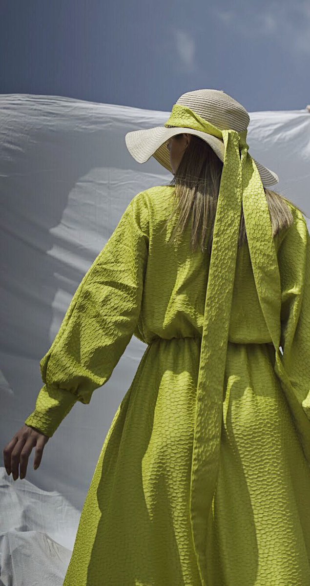 Cesaretine renk kat.. Crema elbisemiz yeni rengiyle sizlerle.. 💚👍🏻 şimdi tüm ürünlerde geçerli %20 İNDİRİM ve ÜCRETSİZ kargo ile sende bernillay ailesine katıl.. 

unutma; 

#ilhamsensin moda #bernillay