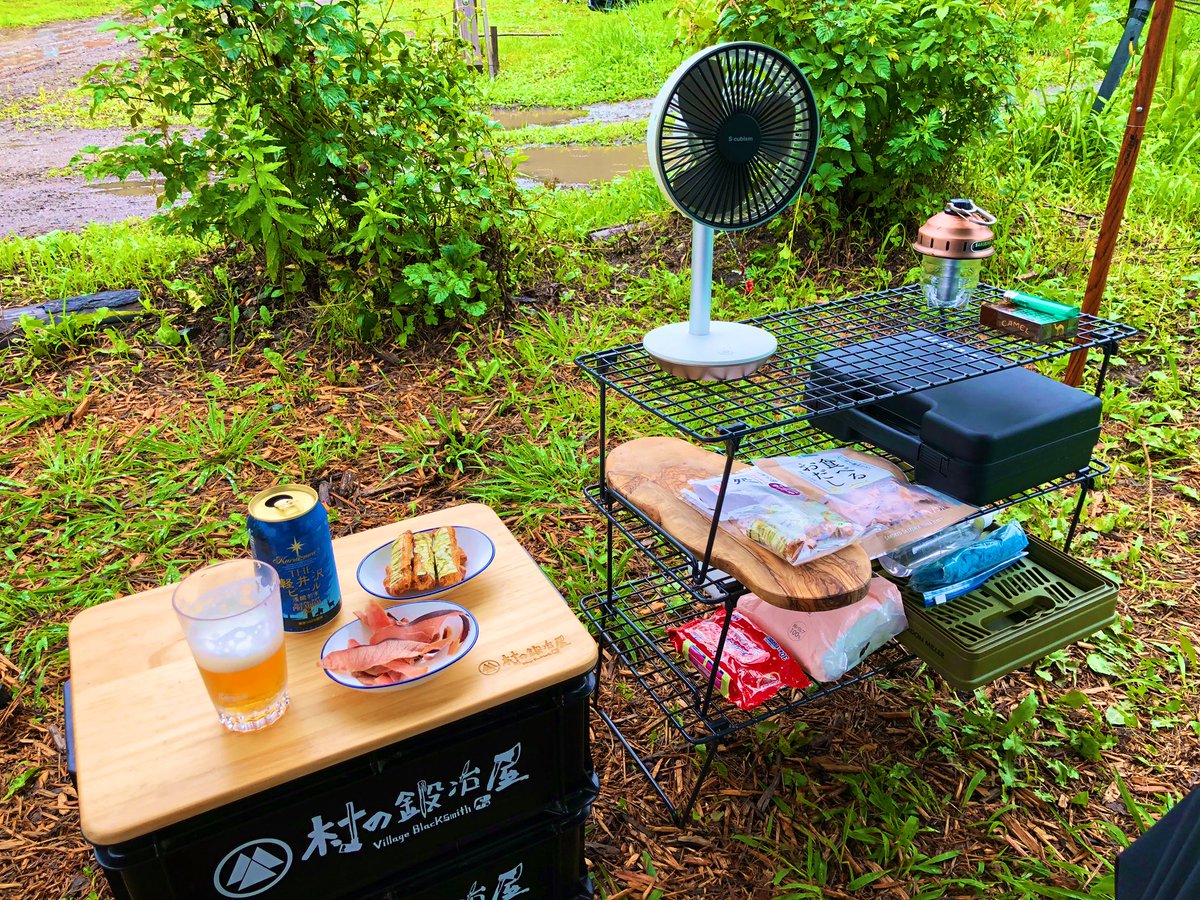 __GOCCI__'s tweet photo. 小降りになった雨の中、設営完了(*•̀ᴗ•́*)و ̑̑
この一杯がたまらなく美味しい。

#KODIAK #CANVAS  #コディアック #キャンバス #キャンプ #Camp #ソロ https://t.co/kf2ZRdAd2v