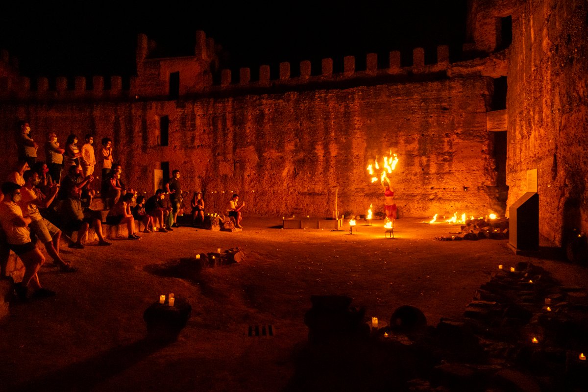 jaenturismo's tweet photo. Espectaculares imágenes del Candle Lights del pasado sábado en el Castillo de #BañosdelaEncina. @Bdelaencina @dipujaen #AJaénAVivirExperiencias #ruta #CastillosyBatallas #Jaén #ParaísoInterior #turismodeinterior #escapadacultural https://t.co/XLDe9V6TER