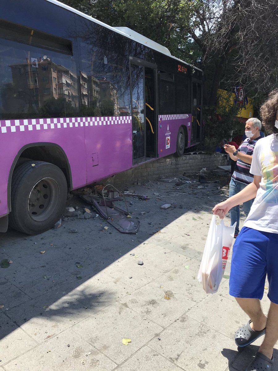 Cihan_fb_'s tweet photo. Ziverbey de şok kaza!! Allahtan ölen yok. Çok büyük mucize ! https://t.co/8RPBXpTeRA