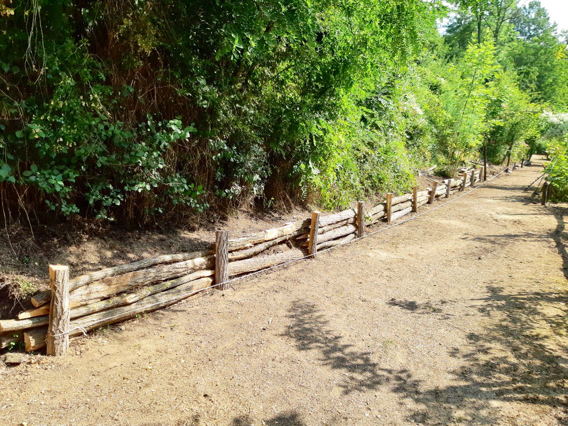ChateauCulan's tweet photo. Grands travaux dans les jardins médiévaux (rouvert en juillet), nous remplaçons tous les bois abîmés par de l’acacia en essayant de garder un aspect artisanal et ancien

Pas le temps de visiter l’intérieur, faites une belle balade 1/2 heure autour du château pour 5€ au lieu de 7 https://t.co/2qCVKtZHuG