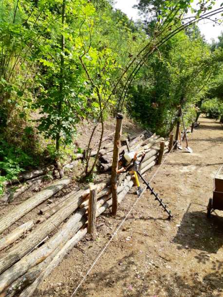 ChateauCulan's tweet photo. Grands travaux dans les jardins médiévaux (rouvert en juillet), nous remplaçons tous les bois abîmés par de l’acacia en essayant de garder un aspect artisanal et ancien

Pas le temps de visiter l’intérieur, faites une belle balade 1/2 heure autour du château pour 5€ au lieu de 7 https://t.co/2qCVKtZHuG