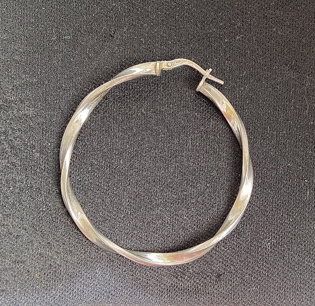 LittleJohn_RC's tweet photo. Todayβs finds on the floor so far π Scored a few coins and a bit of .925 Silver too π #CoinFinds #SilverEarring #SilverFind #Goodies #EyesDown https://t.co/LrpmcqS3Fc