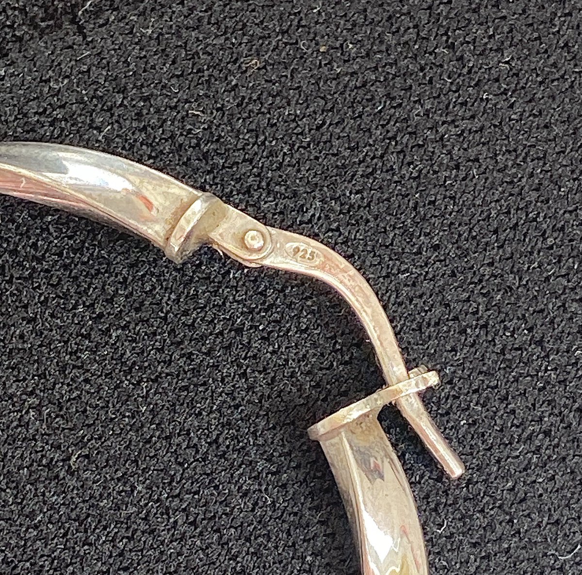 LittleJohn_RC's tweet photo. Todayβs finds on the floor so far π Scored a few coins and a bit of .925 Silver too π #CoinFinds #SilverEarring #SilverFind #Goodies #EyesDown https://t.co/LrpmcqS3Fc