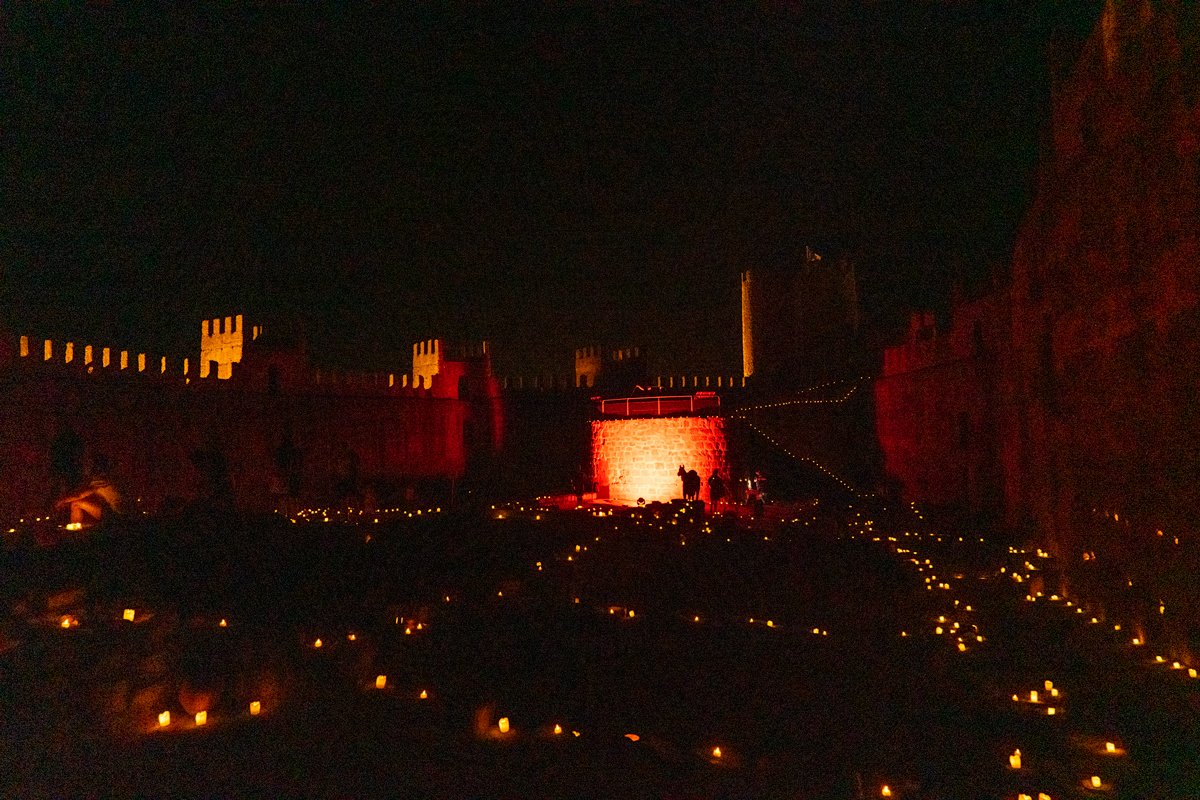 jaenturismo's tweet photo. Espectaculares imágenes del Candle Lights del pasado sábado en el Castillo de #BañosdelaEncina. @Bdelaencina @dipujaen #AJaénAVivirExperiencias #ruta #CastillosyBatallas #Jaén #ParaísoInterior #turismodeinterior #escapadacultural https://t.co/XLDe9V6TER