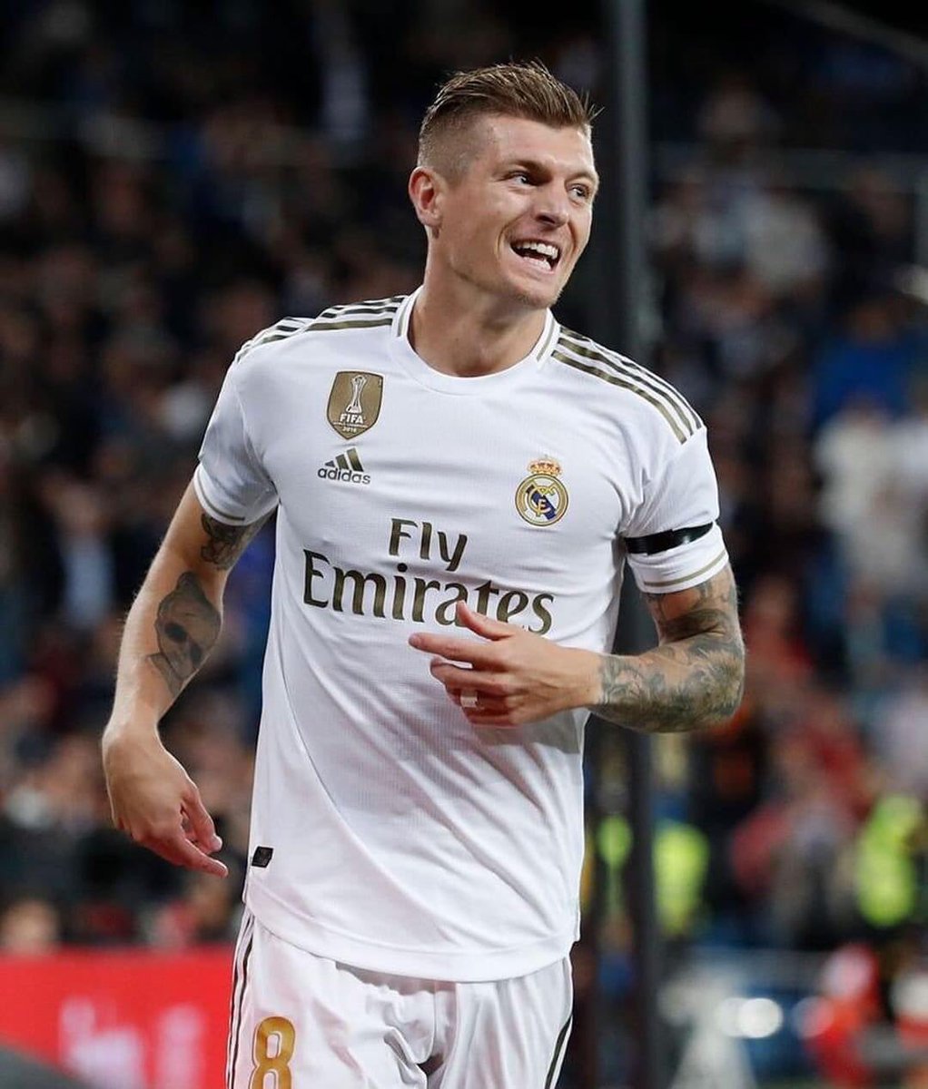 توني كروس : 

" مانشستر يونايتد كانوا مهتمين بالتعاقد معي قبل كأس العالم و كنا على وشك التوصل لاتفاق ، لكن وكيل اعمالي اتى و اخبرني  بدخول ريال مدريد السباق. عندما تحصل على عرض من الريال يجب ان تضع مانشستر جانباً