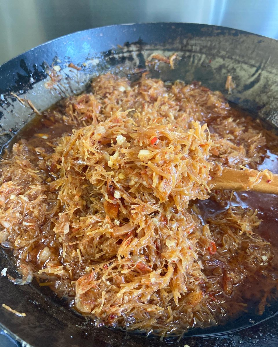 susanjungfood's tweet photo. Whenever I make #homemadexosauce I change one thing. In today’s batch i added #driedshrimppowder. I cook the ingredients for about four hours and it darkens and becomes more intense. #cantonesefood #xosauce #umamibomb https://t.co/utGWjLfOxK