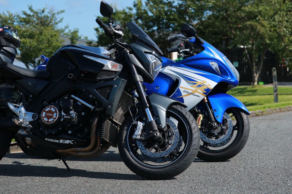 Teeeeen_lgm's tweet photo. 菌王と隼
#B_KING
#GSX1300R https://t.co/bV1E0JnYFp