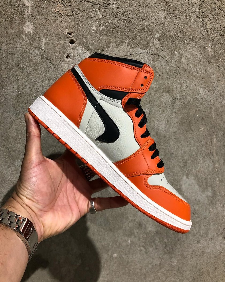 Перевернутые найк. Nike Air Jordan 1 Backboard. Air Jordan 1 паленые. Nike Air Jordan 1 паль.