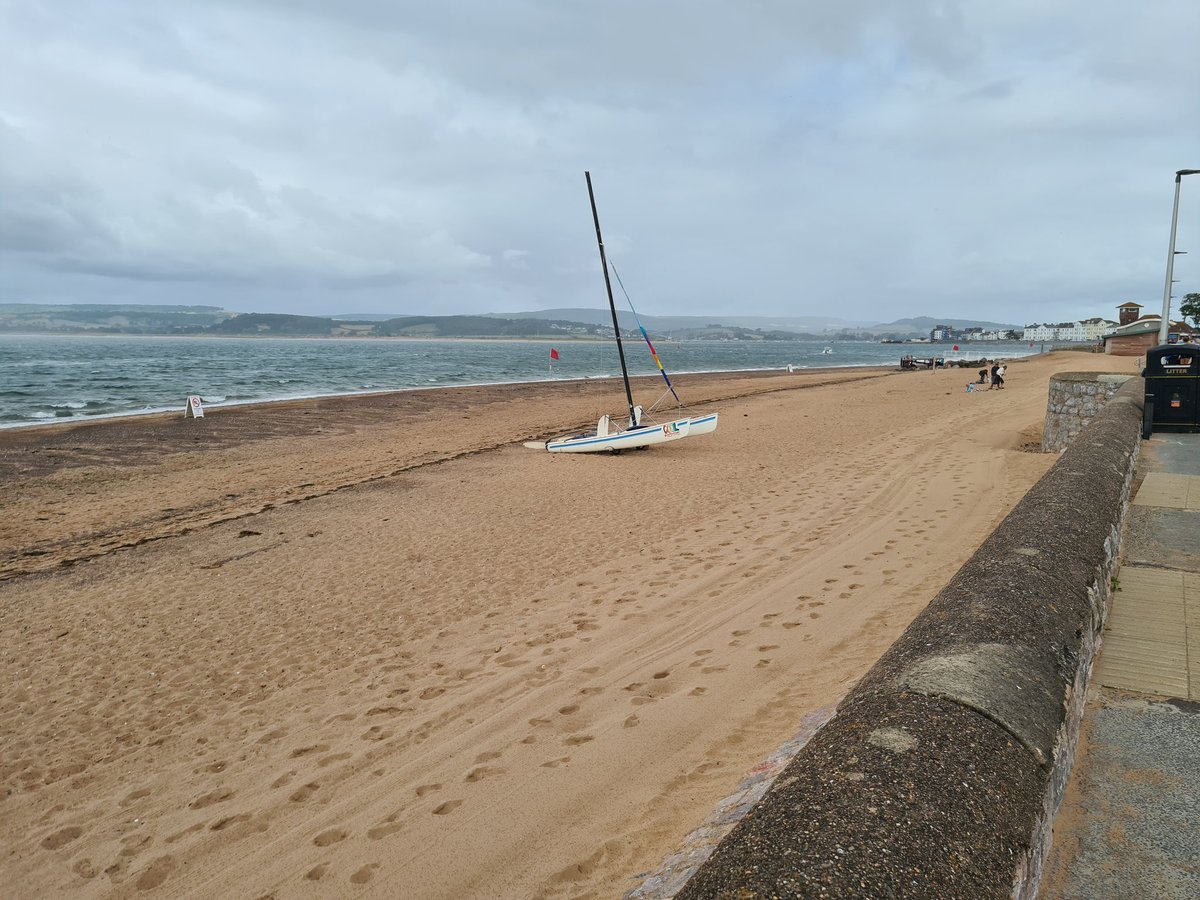 Sue_Stoneman's tweet photo. Lovely to see my friends @ShakersExmouth down at #Queensdrivespace this morning on my cycle thanks for refreshing cup of #coffee ☕ #Exmouth #Devon #seafront @diningdevon #takeaway 😃 dodging the rain 🌧 ☔ https://t.co/QOpIsnorJY