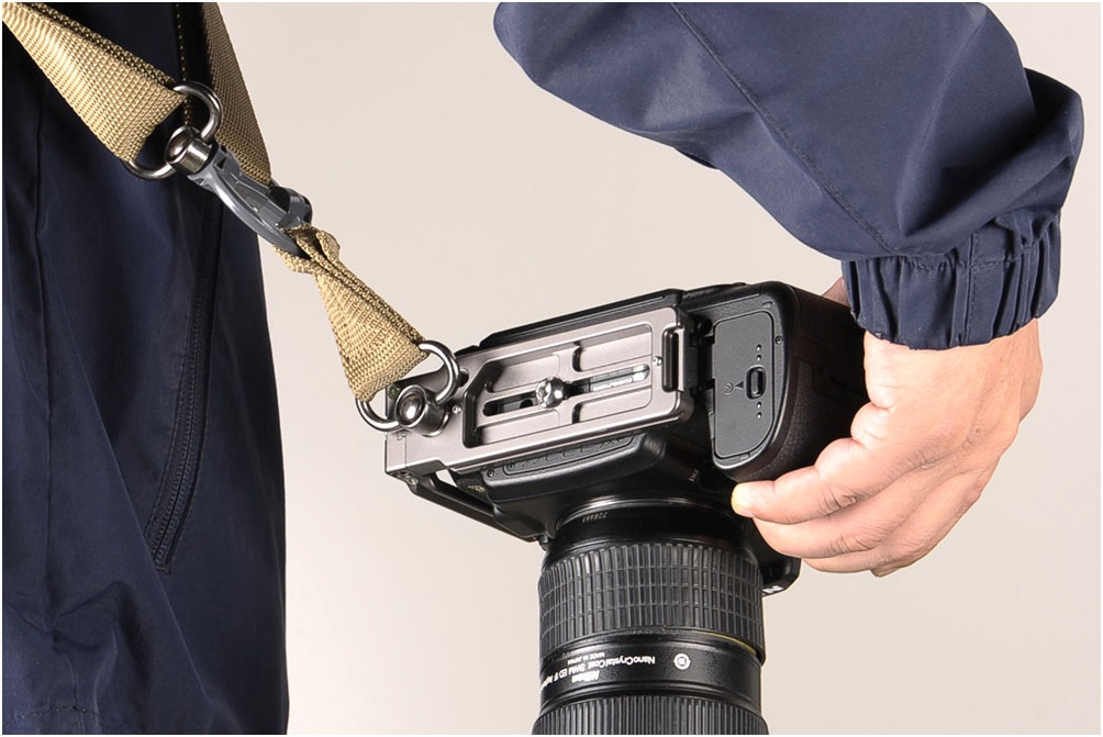 Sunwayfoto2's tweet photo. A true Universal Quick-release L-bracket just released to cover most needs.
Quick Detach (QD) socket, multiple 1/4"-20 attachments and multi angle spirit levels.
Check compatibility info: https://t.co/lU0dbATvBV
RRP: US $ 29.90
#lbracket #sunwyafotodpl07 #cameraplate #qdsocket https://t.co/Rpi4ZSiIVt