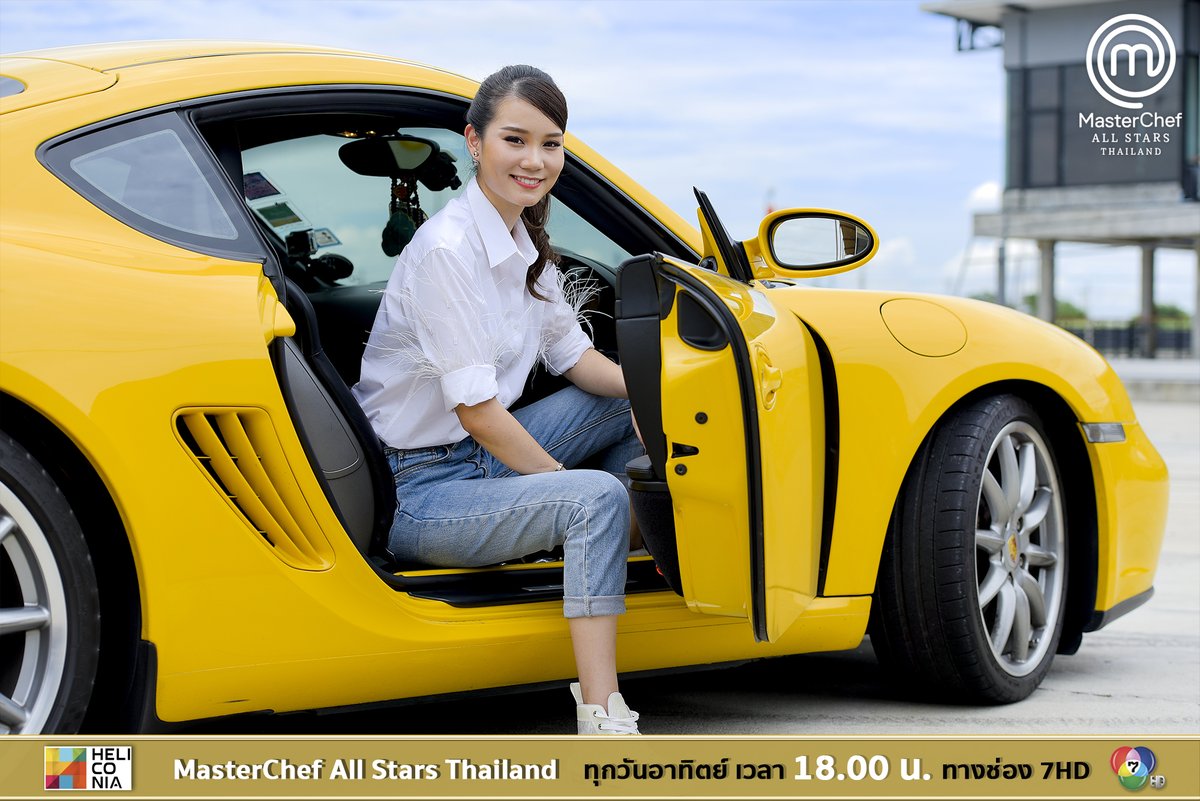MasterChefTH's tweet photo. "เป่าเป้" สาวน้อยร่างบอบบาง แต่ใจนักสู้ เวลาว่างจากการฝึกฝนทำอาหาร เป่าเป้จะชอบขับรถ เพราะช่วยฝึกสมาธิ ทำให้มีสติอยู่ตลอดเวลา ก็เหมือนการเข้ามาแข่งขันที่ต้องมีสติและสมาธิ เพราะหากผิดพลาดแค่นิดเดียวก็อาจทำให้เธอไม่ได้มายืนในรอบชิงอย่างวันนี้ 
.
#MasterChefAllStarsThailand https://t.co/dDejmi3iC7