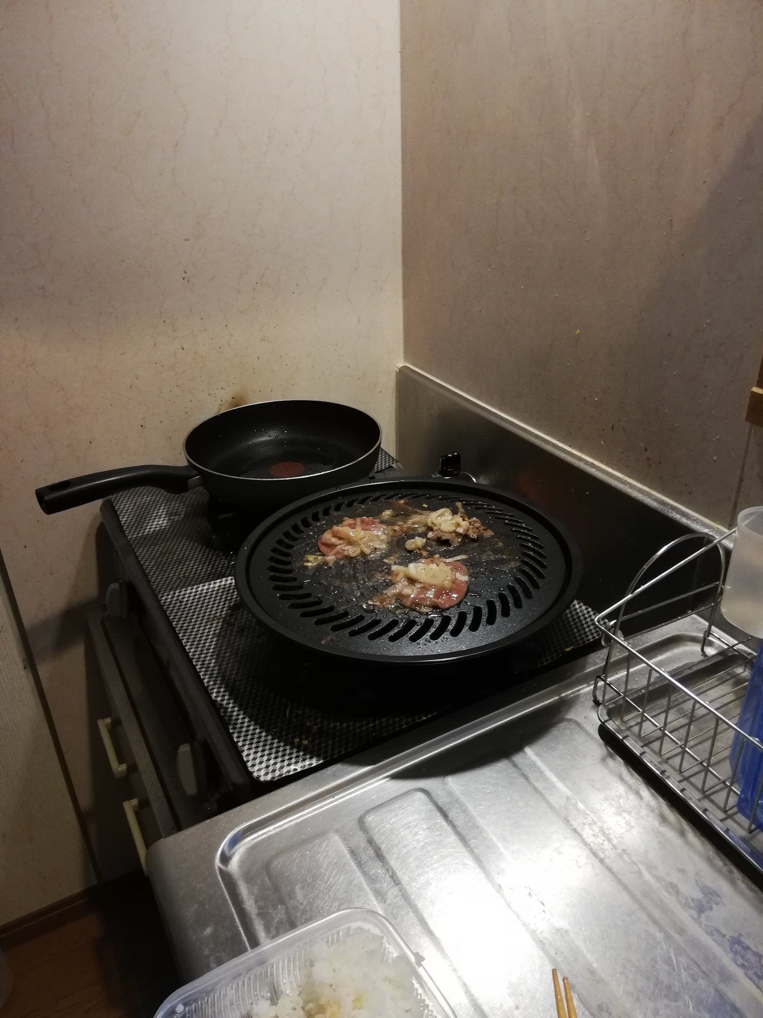色川直樹 家焼肉は一人暮らしなら換気扇下が最も効率的という事実に気づいてしまった T Co Ngmb0olytb Twitter