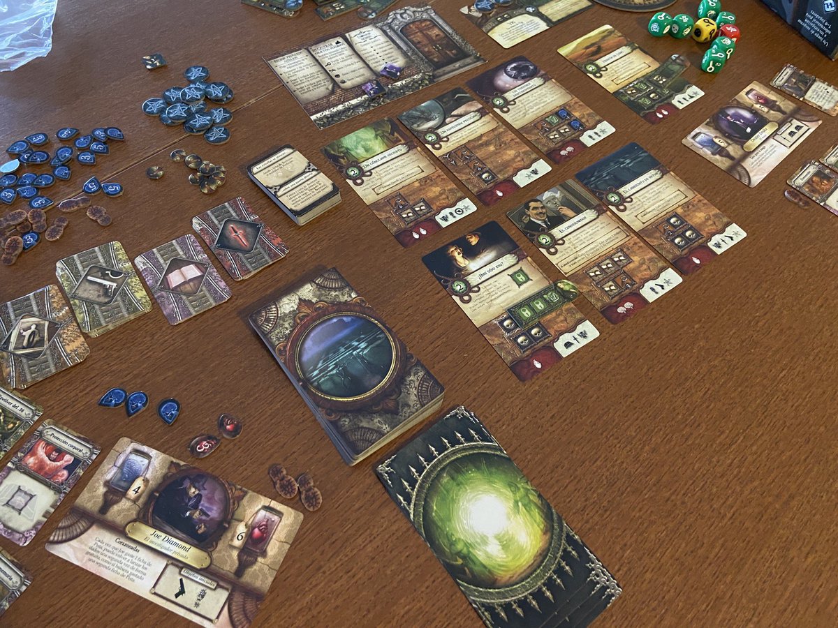Bert0's tweet photo. Tenía ganas de volver a jugar al #simboloarcano, un #boardgame que desde siempre me ha encantado 🥰 https://t.co/2L1bJTIDNa