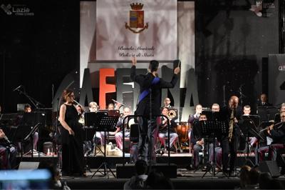 Adnkronos's tweet image. Banda musicale #Polizia omaggia #Morricone al Castello di #SantaSevera tinyurl.com/yyc97nq2