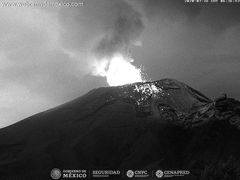 SkyAlertMx's tweet photo. En las últimas horas, el #Popocatépetl ha registrado emisión continua de ceniza y fragmentos incandescentes a corta distancia.

🚦amarillo fase 2.
🚷radio de seguridad de 12 km. https://t.co/B7pWzlKNrk