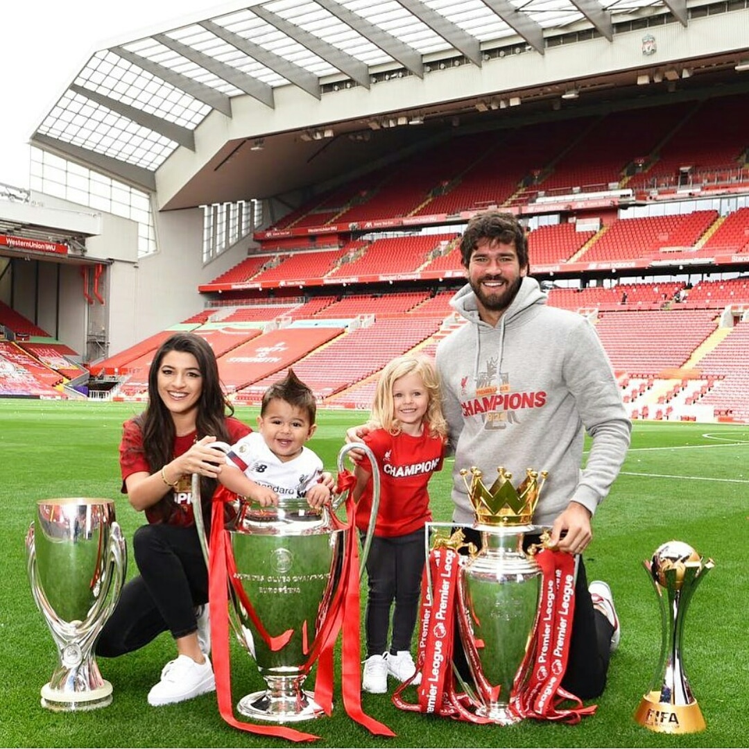 FWagsKids's tweet photo. Becker family @Alissonbecker ❤🏆
Pic: Natalia Loewe Becker @DrNataliaBecker

#alissonbecker #nataliabecker #natalialoewebecker #helenabecker #matteobecker #lfc #liverpoolfc #liverpool #liverpoolwags #liverpoolkids https://t.co/XMyaM5icKY