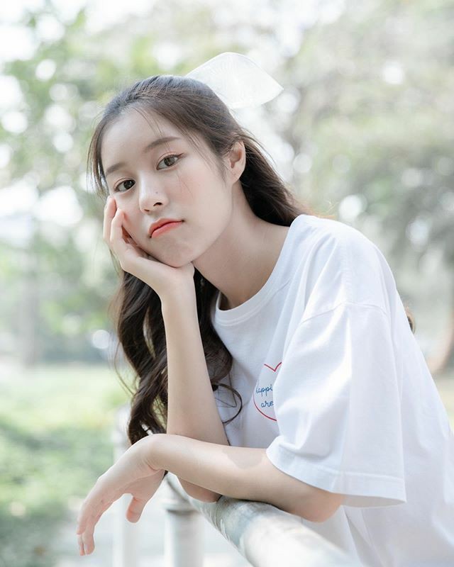 — janciize au『 𝚍𝚘𝚘𝚛𝚜𝚝𝚎𝚙 𝚐𝚒𝚛𝚕𝚏𝚛𝚒𝚎𝚗𝚍 』Jan wants a girlfriend and as if the heavens heard her prayer, she finds a girl standing on her doorstep—she called herself Ciize, Jan's girlfriend.Is she really a godsent gift, or is there more about her?