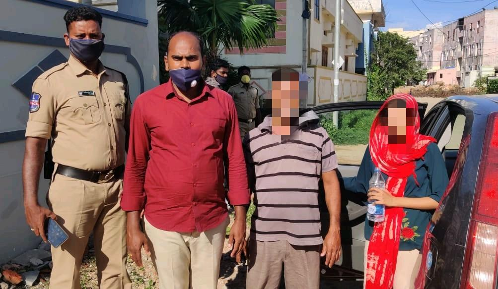 MalkajgiriCop's tweet photo. #Timely_Action by #MeerpetPolice. On receipt of a complaint of a young girl #missing, #Meerpet_Police swing into action with available #clues and #traced her in #2_hours. Handed over the girl to her parents. #CP_Rachakonda appreciated the team.
@TelanganaDGP @SwatiLakra_IPS https://t.co/Kin6h4gxXV