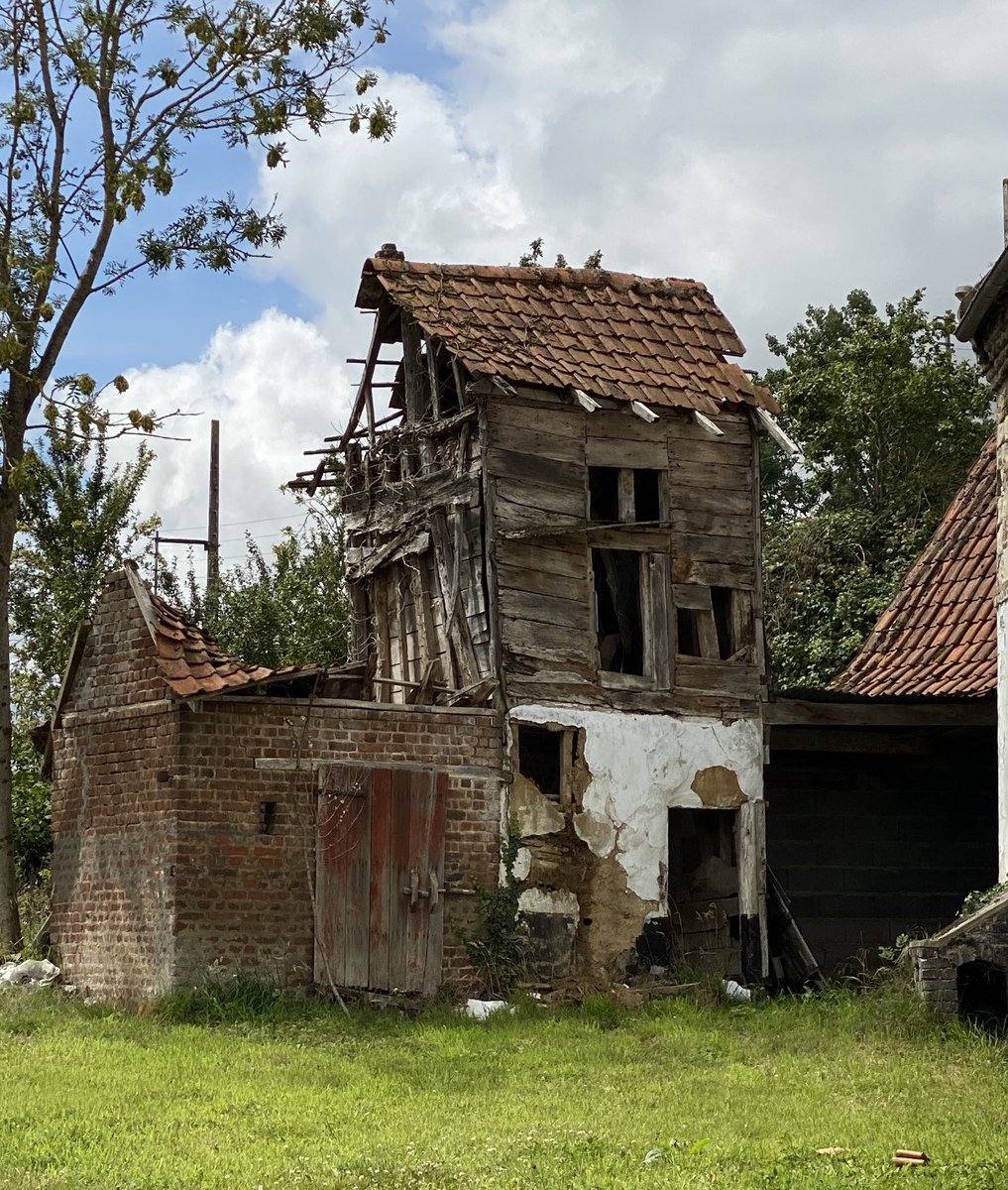 rob_fitzpatrick's tweet photo. Last minute home-from-home rusticness for the next week. #labellefrance #rutal #envacance #blessed https://t.co/jimFHjimIi