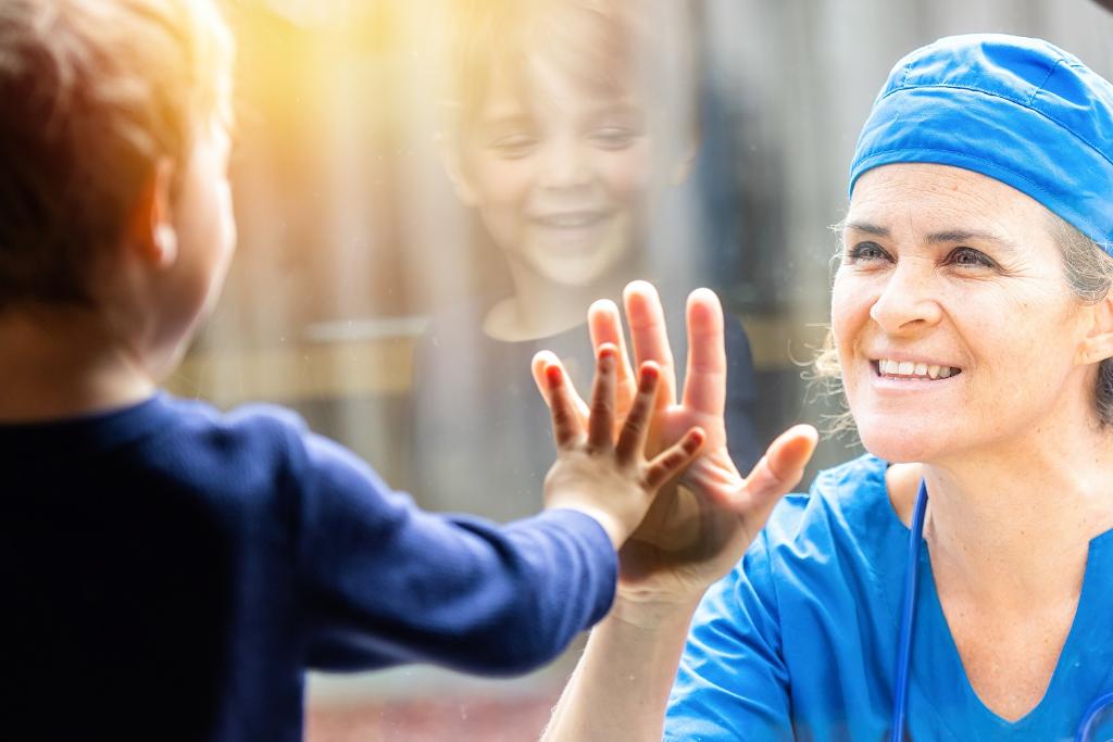 jwmarriottmct's tweet photo. Available at participating Marriott International hotels, the Healthcare Hero discounted rate is offered to doctors, nurses, hospital workers and ambulance services until 28 February 2021.
#JW #JWMarriottMuscat #MadinatAlIrfan #Muscat #Oman #OCEC #MILUX #MarriottInternational https://t.co/oM6VWNv6zE
