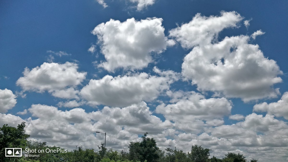 SaraswathiBL's tweet photo. The Sky's Inedible Cotton Candy...! Foodie thoughts 🤭🤭!!
#Hyderabad #Sky #Clouds #CandyCloud
@Rajani_Weather
@climateglobe @PankajSethi00 https://t.co/f8BnQhp5RK