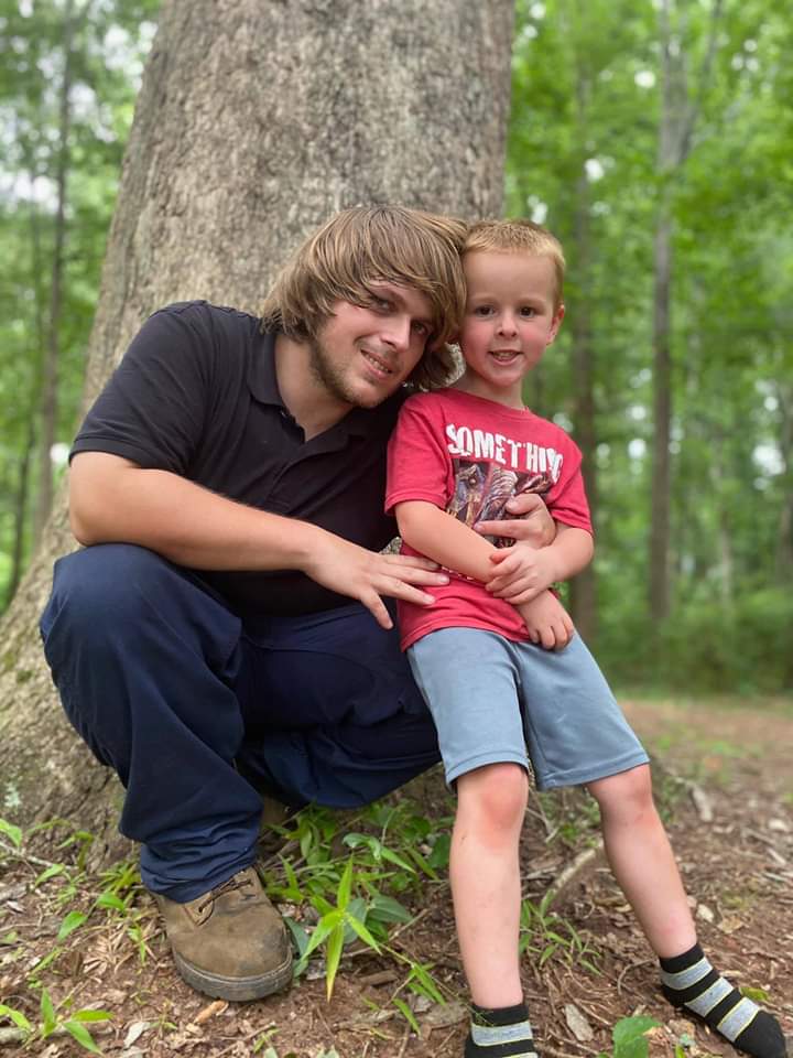 SCRay3rd's tweet photo. @TheEllenShow My son and grandson. There beautiful. My granddaughter can't put her shirt on!!? https://t.co/d0uAKsC4SR