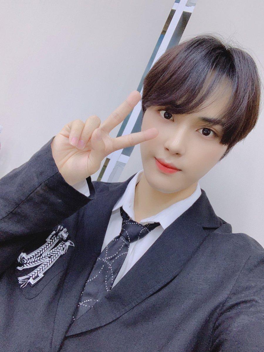 WE_THE_BOYZ's tweet photo. [주학년] 가즈아아ㅏ 드림콘서트 파이팅!!😉 https://t.co/vvZDF4fiQs