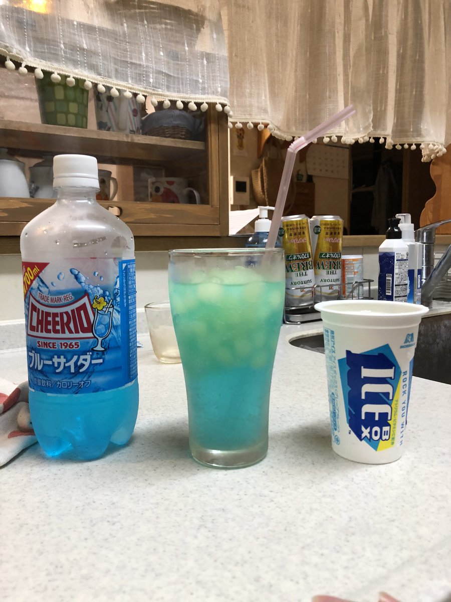 夜のmr ボブ 公式 アイスボックスとチェリオのブルーサイダーで夏の素敵ドリンクが出来上がり