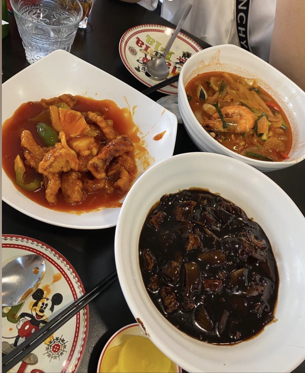 bellabelle_w's tweet photo. 📍 Ja Guem Song , Korean Town อโศก
ใครคิดถึงจาจังมยอนที่เการ้านนี้คือแทนได้อยู่! ตั้งแต่กินมาชอบร้านนี้สุดรสชาติคล้ายๆที่เกาเลย~ เมนูที่แนะนำคือจาจังมยอน จัมปง และไก่ทอดซอสส้มหวานค่า~ ทานคู่กันคือ best combination! (1)
 @aroii #อร่อยไปแดก #อร่อยบอกต่อ #ไว้รีวิวห้ามขายของโว้ยย https://t.co/dbdragoqDo