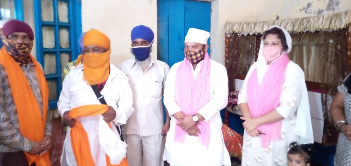 KuldeepKumarAAP's tweet photo. कोरोना जैसी महामारी में दिल्ली के सभी गुरुद्वारों ने अहम भूमिका निभाई।। आज कोंडली विधानसभा में गुरुद्वारों में माथा टेका और @DCPCR की सदस्य @RanjanaPrasad8 जी के सहयोग से देशी घी के टीन लंगर सेवा में प्रदान किये।। https://t.co/pvzVDiROQF